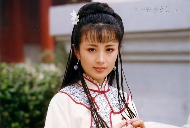 风波丈夫是圈外人今49岁和出道时一样美AG旗舰厅网站首页杨童舒：低调结婚却陷(图2)