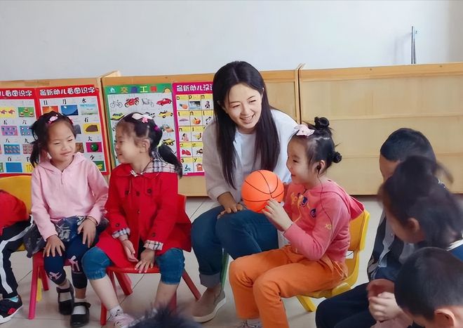 风波丈夫是圈外人今49岁和出道时一样美AG旗舰厅网站首页杨童舒：低调结婚却陷(图4)