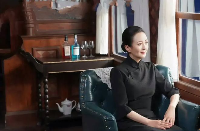 风波丈夫是圈外人今49岁和出道时一样美AG旗舰厅网站首页杨童舒：低调结婚却陷(图10)