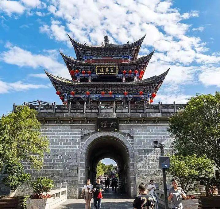 古镇普达措-虎跳峡-S湾-喜洲古镇-白水台6天深度游（2-7）小团AG旗舰厅网站【漫游滇西北6天】大理-丽江-泸沽湖-香格里拉-沙溪(图1)