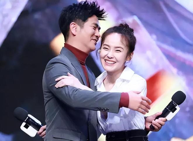 鞋子袜子、眼霜和护肤品都是张晓龙买的ag旗舰厅注册张佳宁：我的运动裤、(图2)