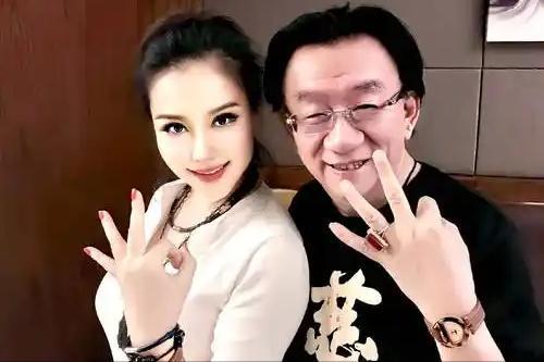 员“包养”女徒弟、恋上师姨、背弃师门AG旗舰厅app臭名昭著的3位相声演(图6)